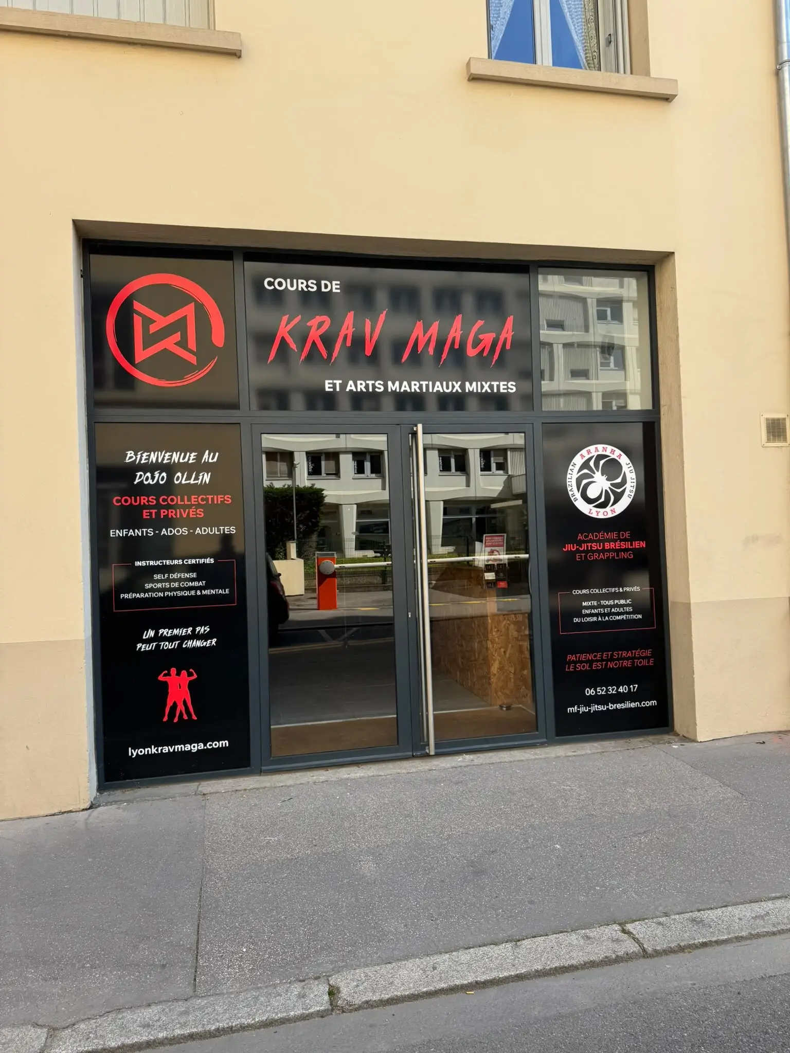 La devanture du club rue Quivogne